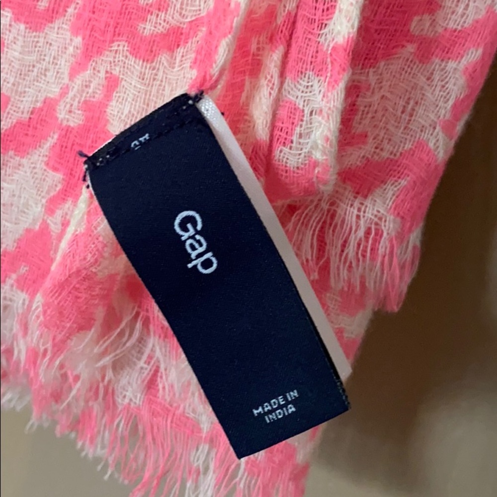 Gap Scarf - Picture 3 of 3
